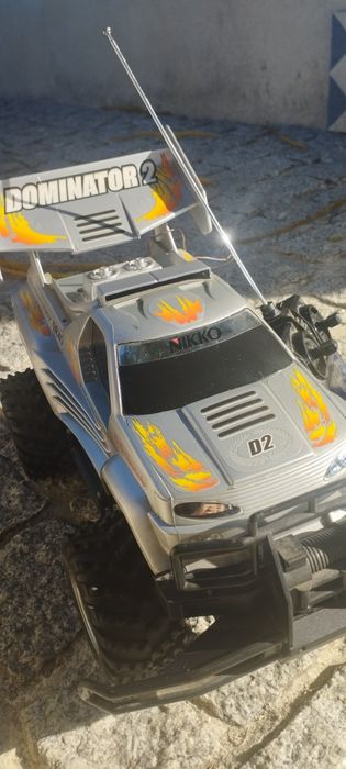 Carro telecomandado RC Nikko Dominator 2