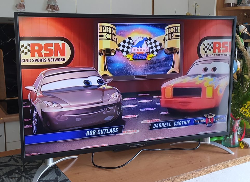 Telewizor 40" LED Sharp Aquos 6242E.