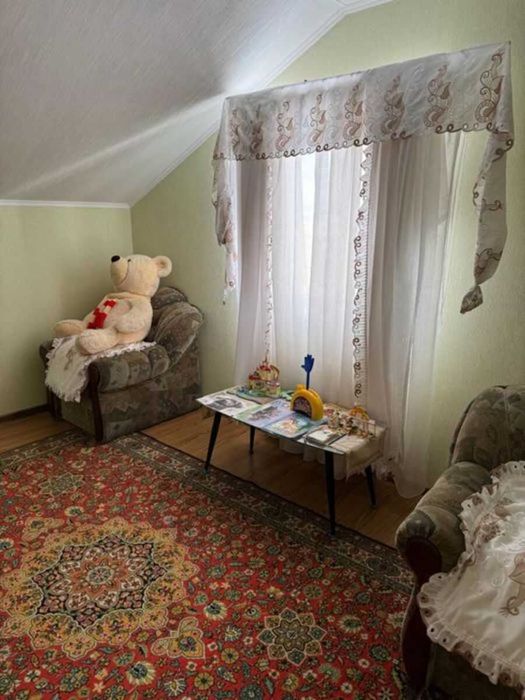 Продаж сучасного будинку з виглядом на озеро