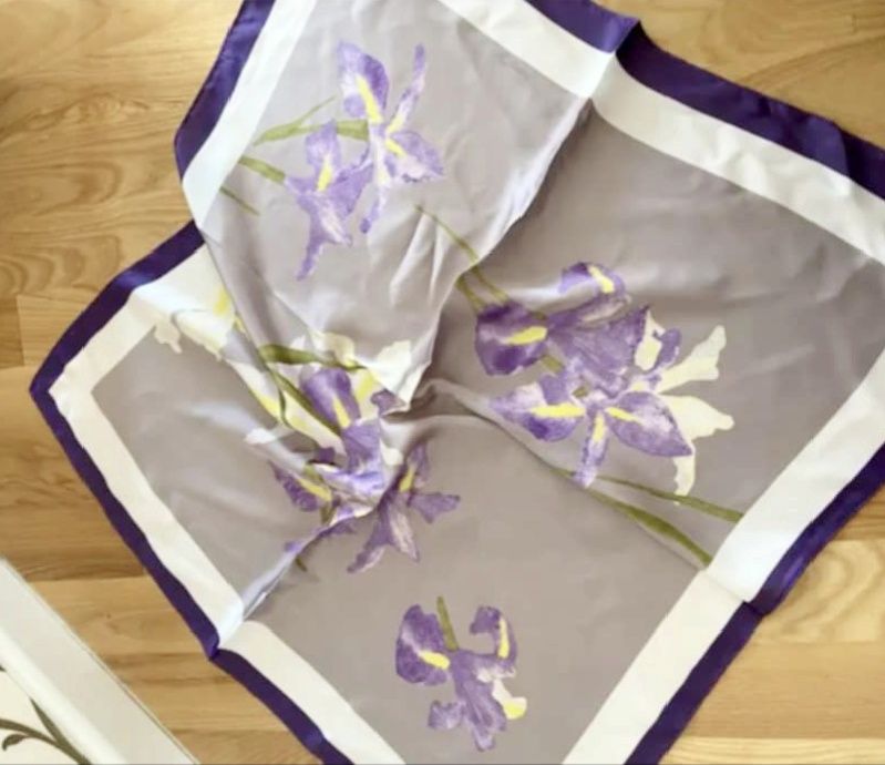 Nowa apaszka 70 x 70 irysy jedwab sztuczny