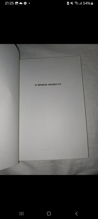 O homem Medieval,  direção de Jacques le Goff
Este livro é difícil de