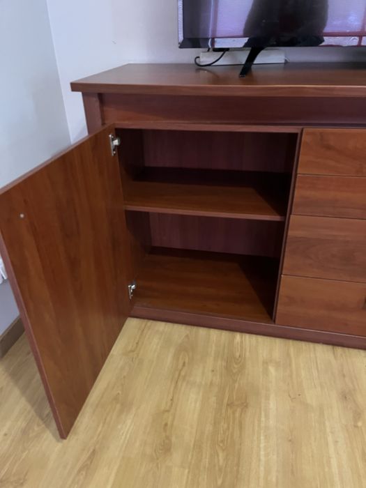 Aparador com muita arrumacao