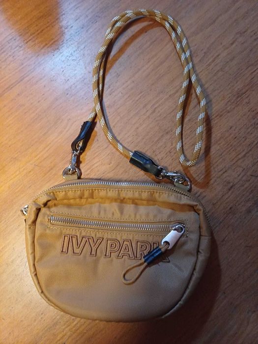 Bolsas/carteira (versátil) Adidas, Colecção: Adidas X Ivy Park, castanha-"mostarda", óptimo estado.  Preço: 25 euros