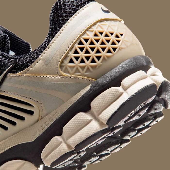 Оригінал ! Кросівки Nike ZOOM VOMERO 5 FJ4151-008 US 9; US 9.5; US 10.5