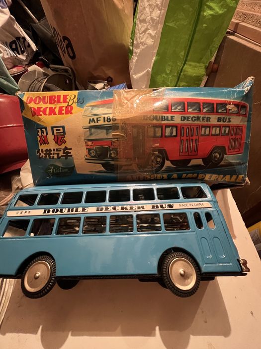 Autobus metalowy stary