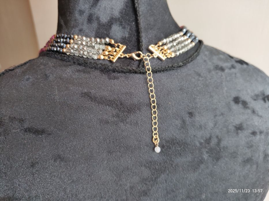 Кольє нарядне з кольорового шкла.