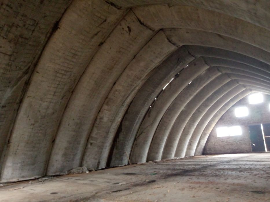 Продам ангар та складські приміщення с.Устинівка