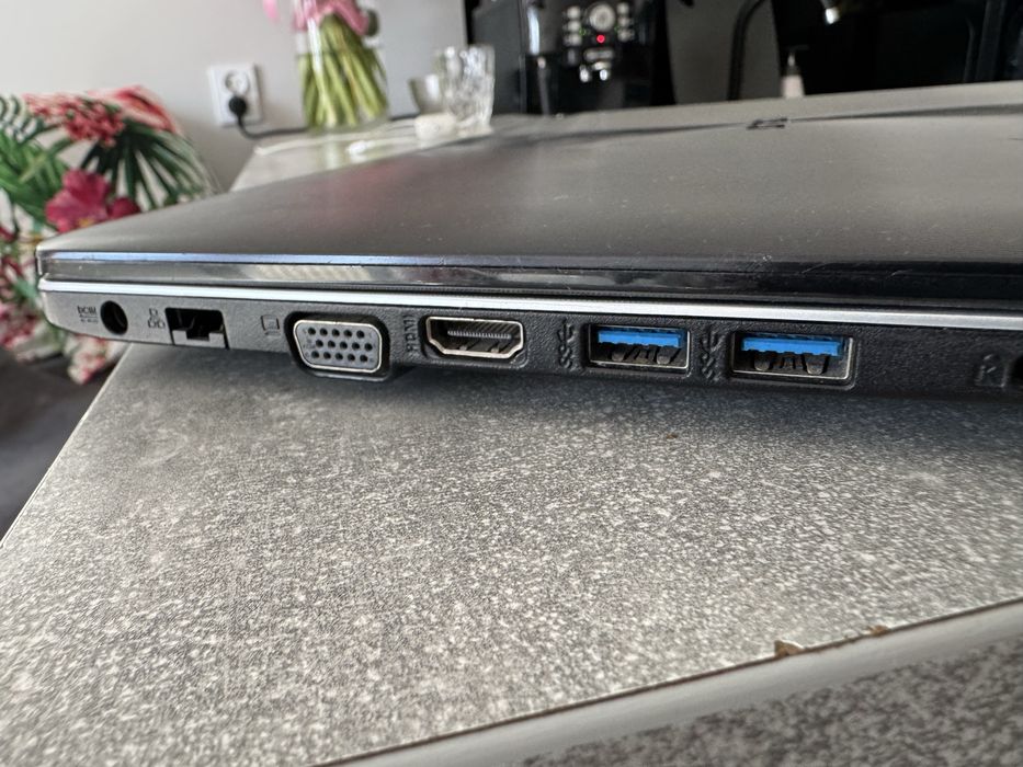 Laptop  asus a555L z zasilaczem