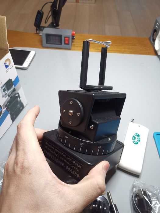 Тримач телефону поворотний на радіоуправлінні