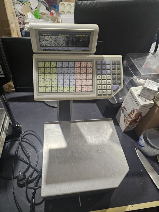 Електронні настільні ваги з функцією друку етикеток.