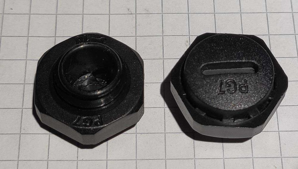 Заглушка пластикова PG7