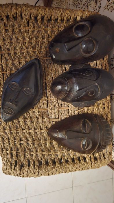 Mascaras decorarivas em madeira