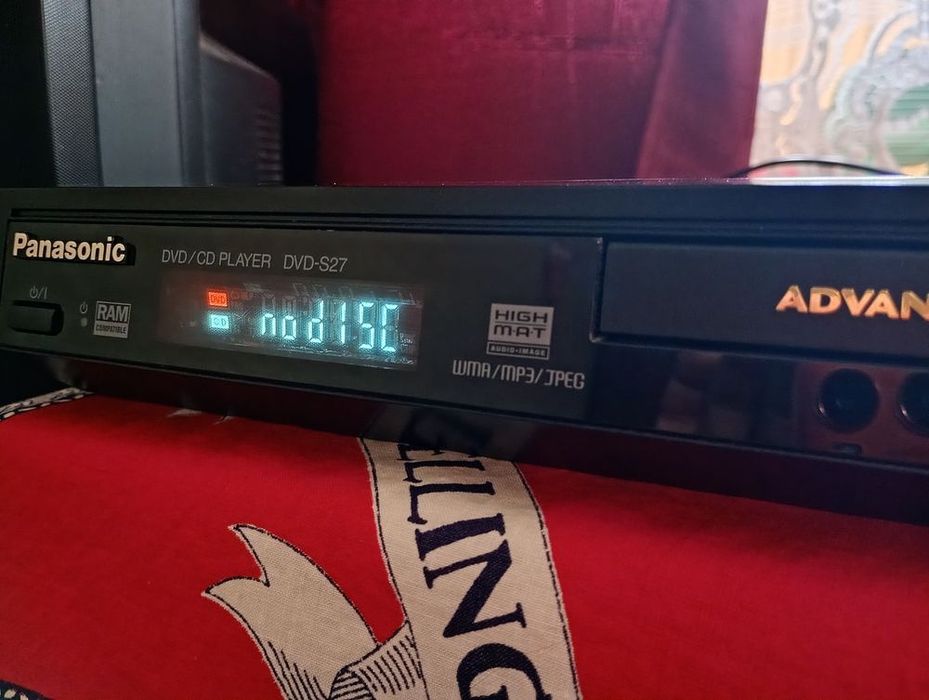 Panasonic DVD-S27
DVD-програвач.