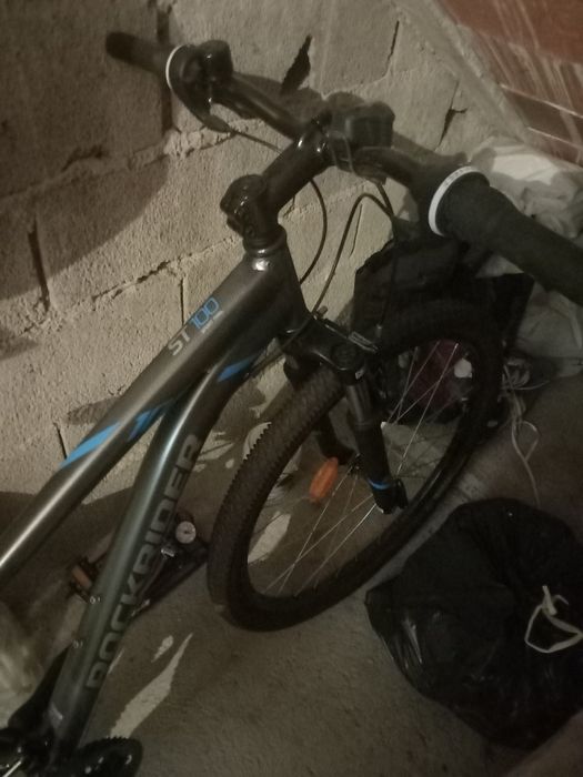 Vendo bicicleta  btt nova com ofertade compressor  de ar novo