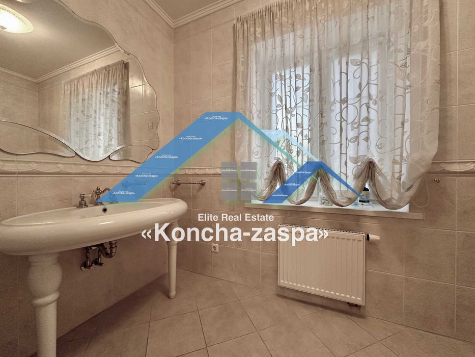 Будинок в закритому котеджному містечку