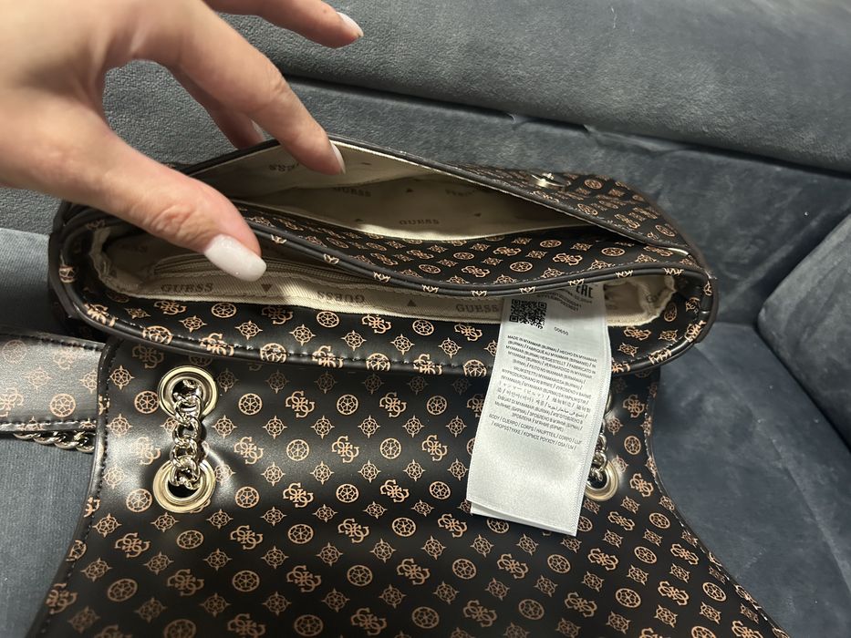 Torebka guess monogram na łańcuszku