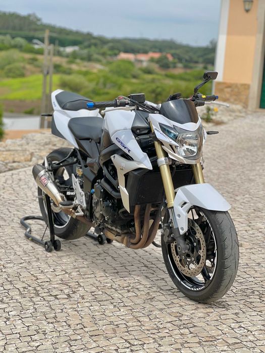 Suzuki GSR 750