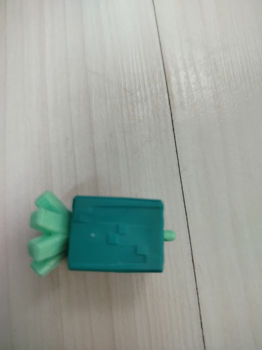Figurka Minecraft Kinder joy świecąca kałamarnica