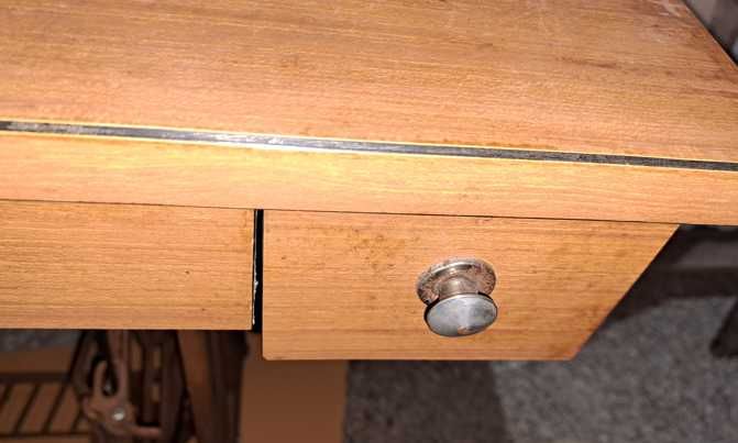 Máquina de costura antiga – SINGER