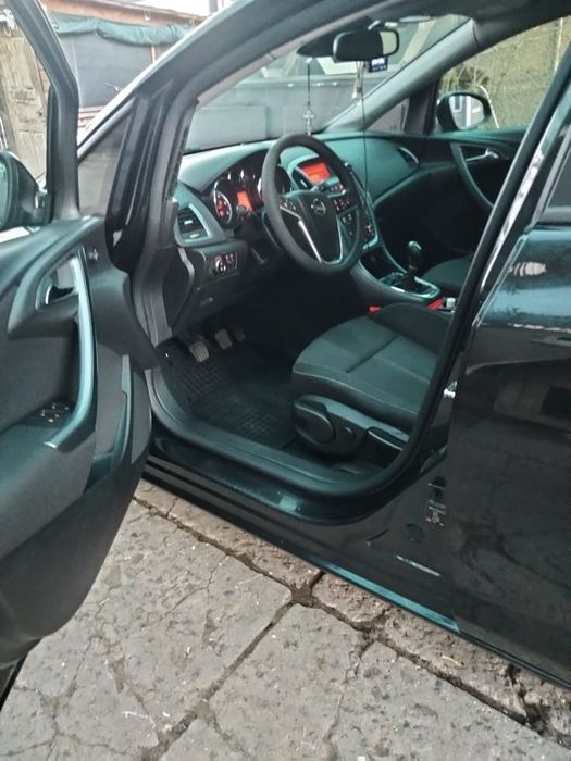 Продам Опель Astral j Sport Turer 1.7 cdti