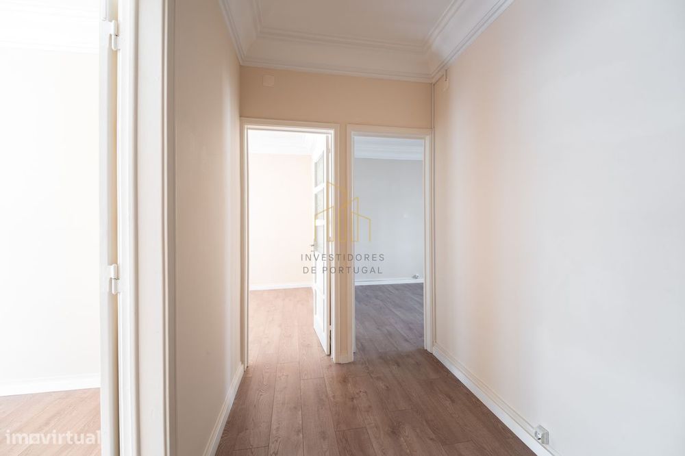 Apartamento T4 Remodelado em Campolide