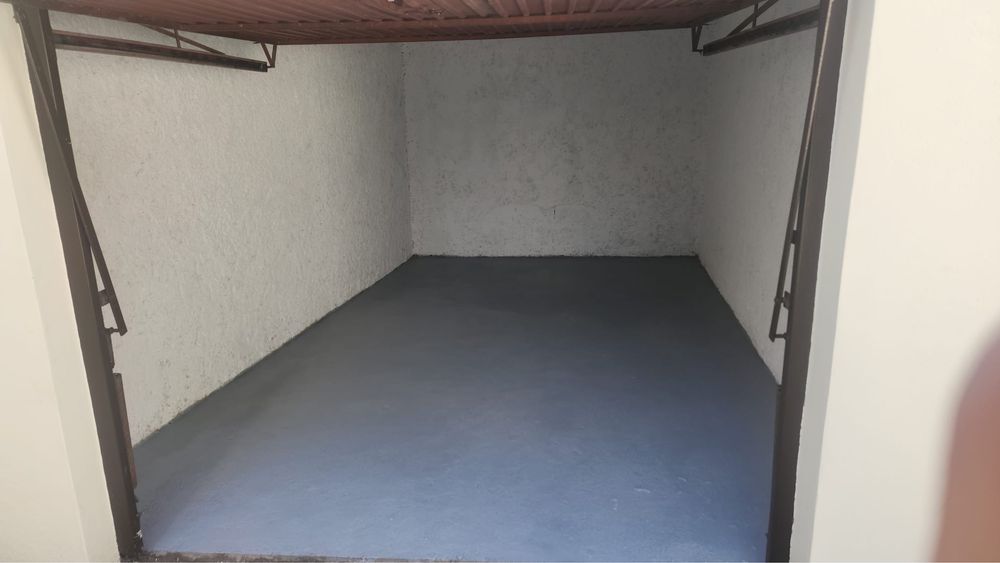 Garagem na Estrada da Beira