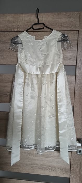Sukienka kremowa 128