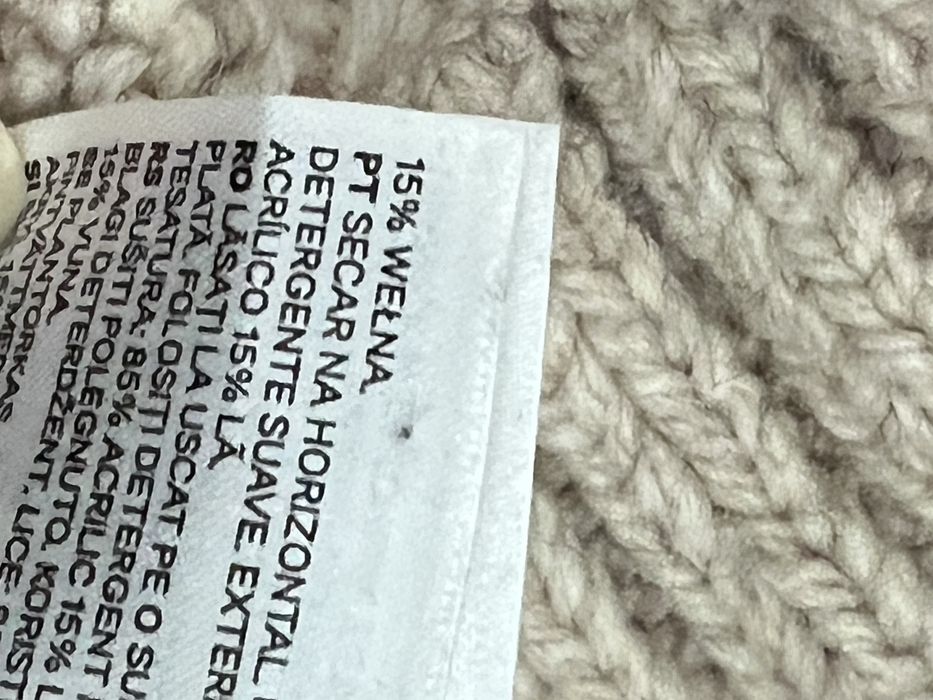 Sweter z warkoczowym splotem z wełną, rozmiar S
