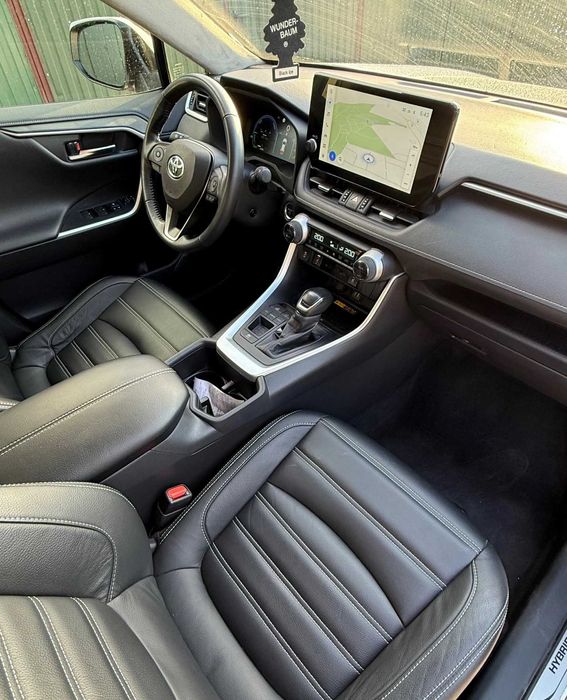 Продам автомобіль Toyota RAV4 2023 року