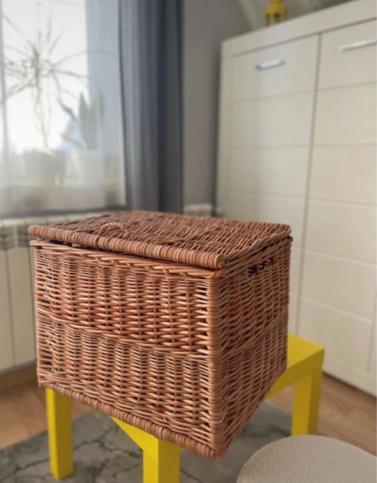 Śliczny wiklinowy kosz