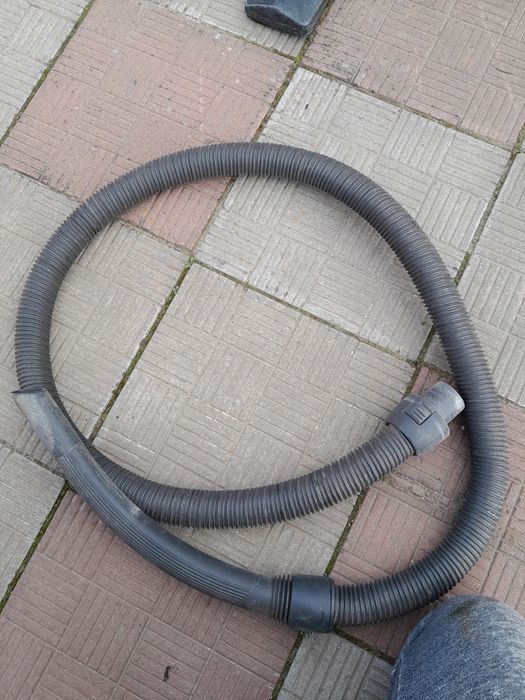 Шланги та щітки до пилососів