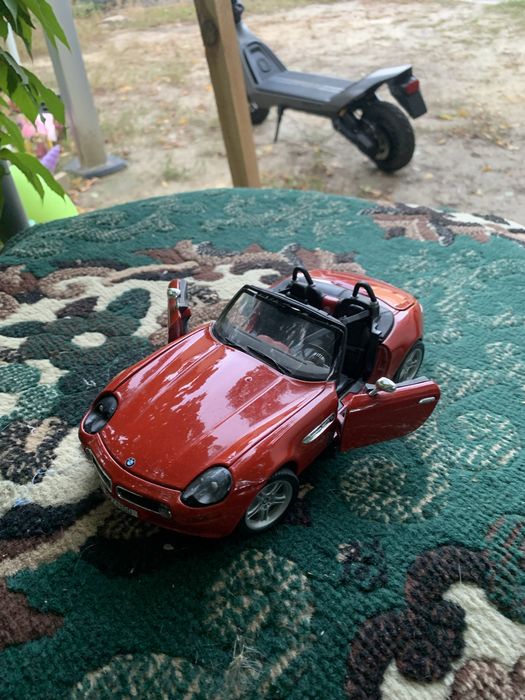 Колекціона модель BMW Z8 1:18