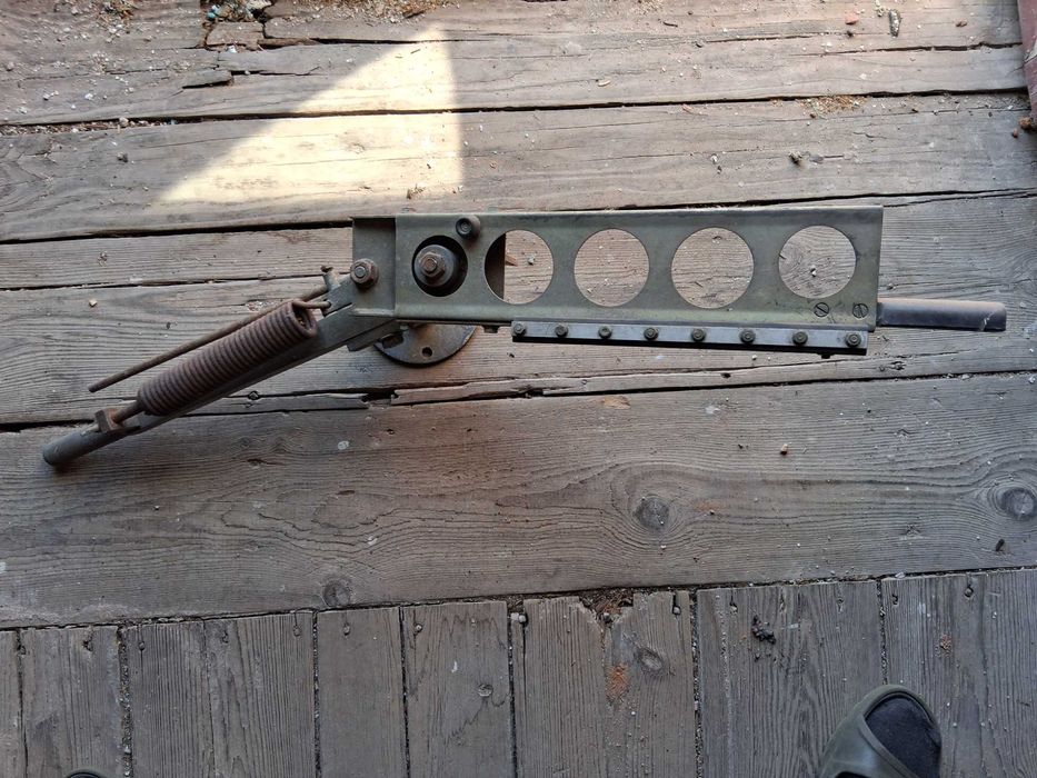 Máquina manual para lançar pratos