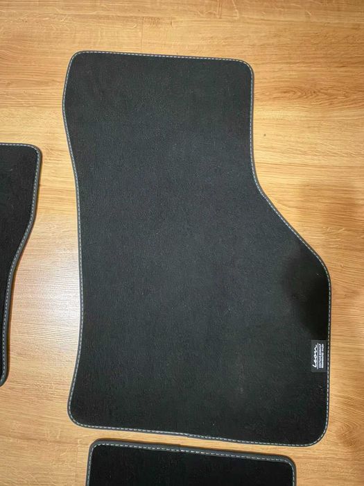 Komplet oryginalnych dywaników materiałowych Seat Leon ST