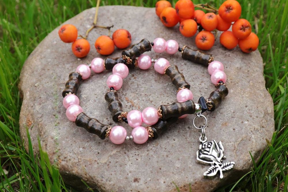 Zestaw bransoletek koralikowych beczułki