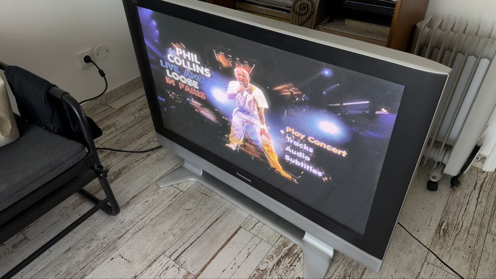 Televisão Panasonic  Viera 105 cm