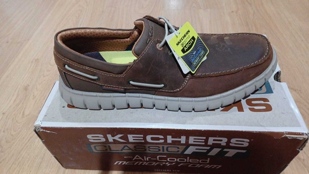 Skechers Classic fit