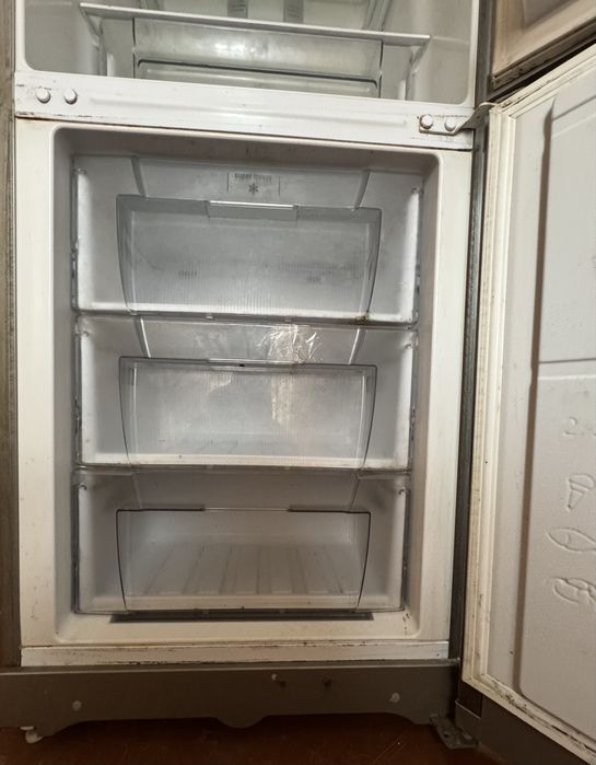 Холодильник двокамерний