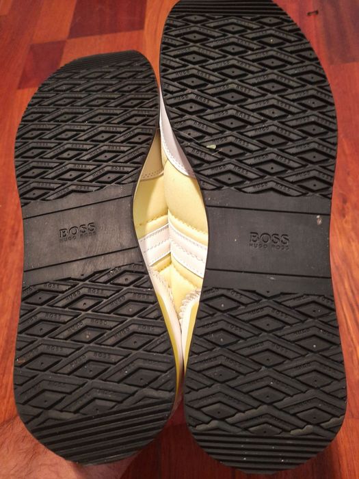 Кросівки  і Hugo Boss  39-40p. Стан нових.