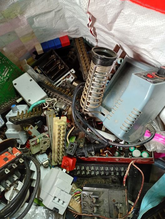 Złom elektroniczny podzespoly