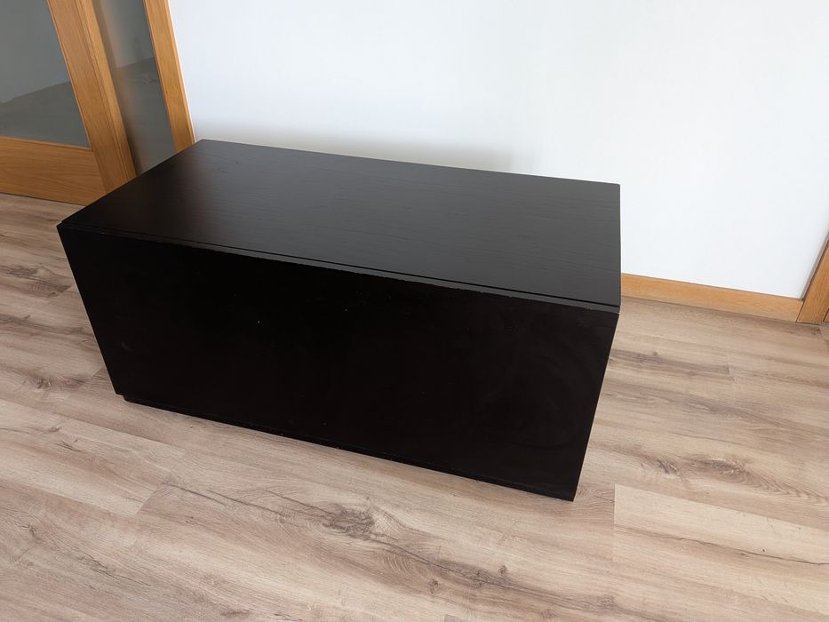 Móvel em carvalho escuro com gavetão e dois espaços