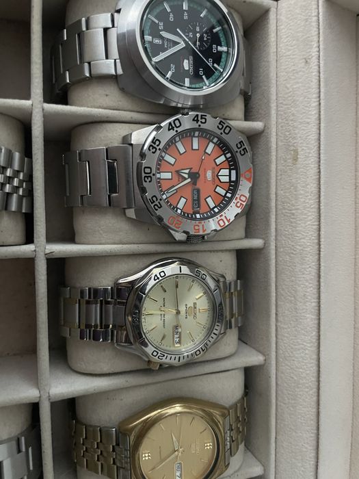 Різні годинники відомого японського виробника Seiko