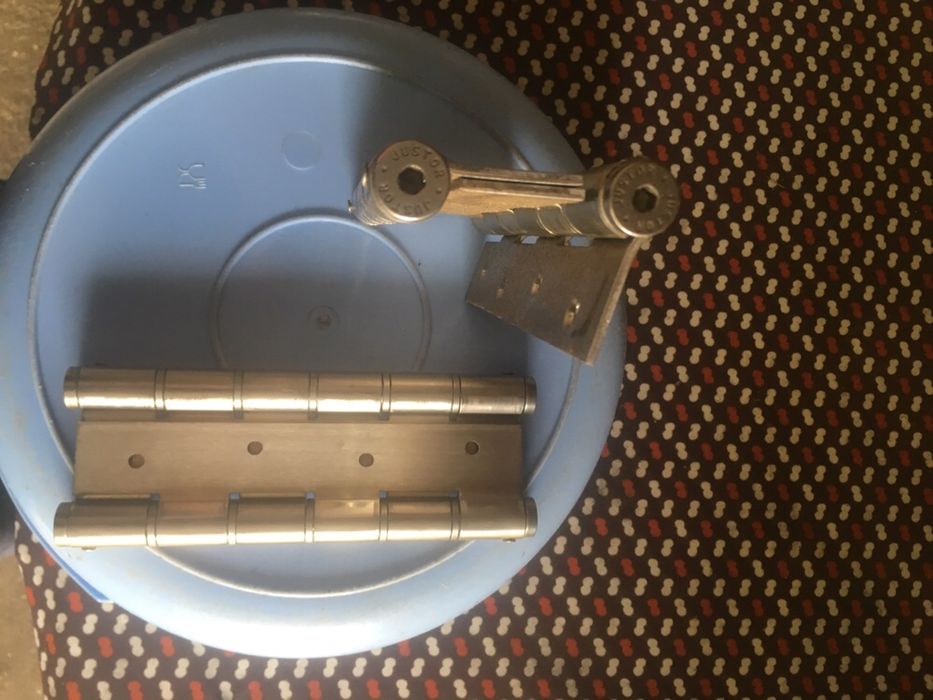 Dobradiças em inox de porta.