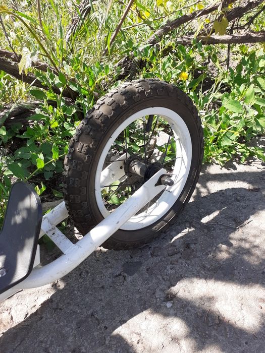 Самокат подростковый на надувных колёсах.