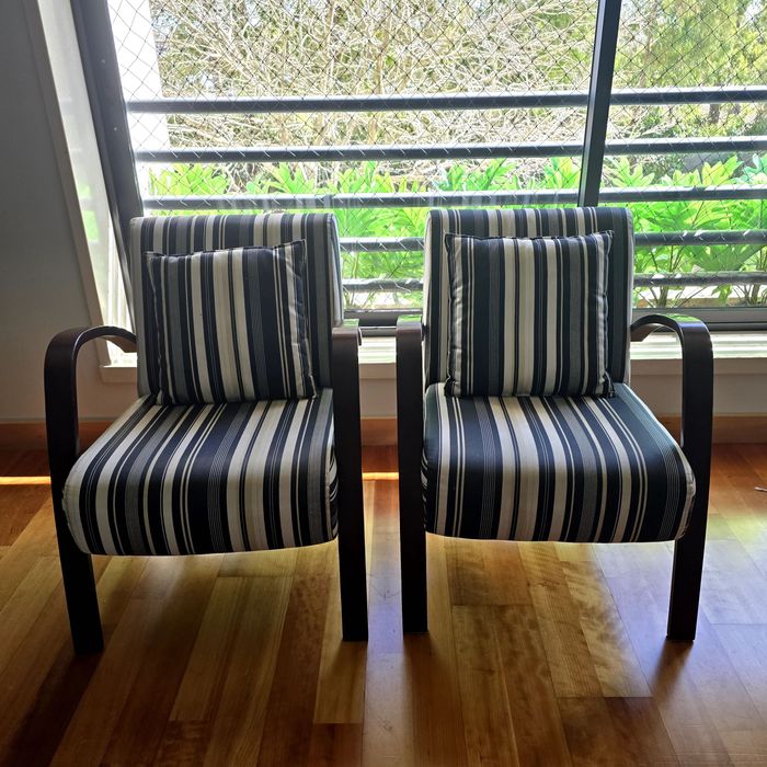 Par poltronas. Tecido Karsten, resistente a liquidos e unhas de gatos