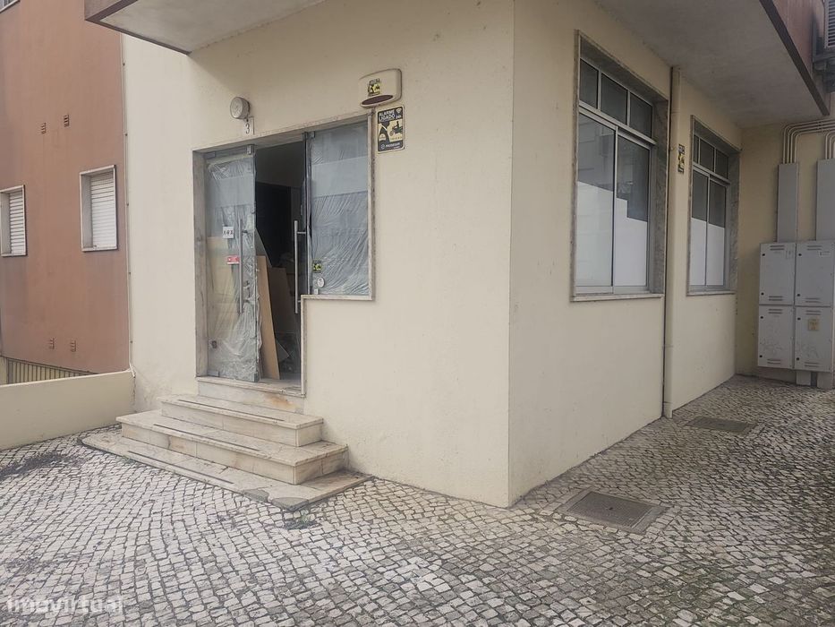 Loja com Arrecadação e Sótão – Entroncamento