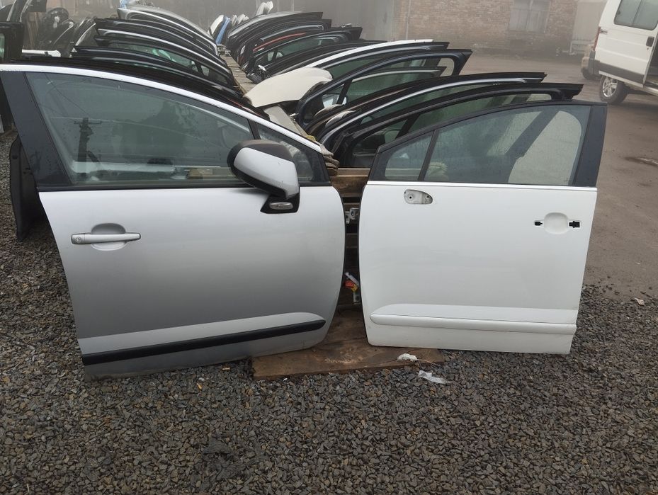 Двері Пежо 3008 3005 Peugeot 3008 3005