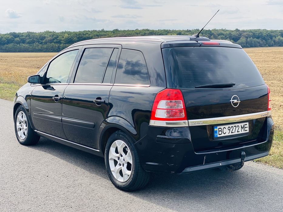 Авто. Машина. Опель Зафіра. Opel Zafira В