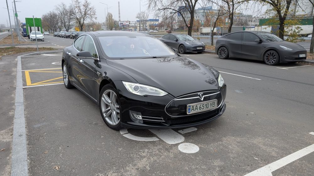 Tesla model S 85