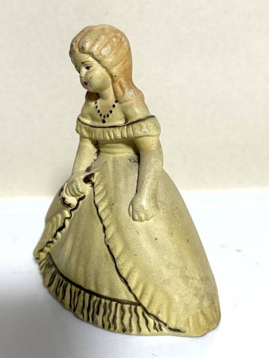 Amorosa antiga boneca em cerâmica de Coimbra?